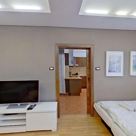 2Br Apt With Free Garage Parking, Close To The Historic Centre Bratislava Exterior photo